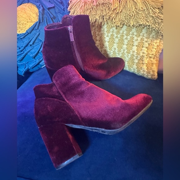 Maroon Burgundy Velvet Booties sz 8.5 - Picture 5 of 6